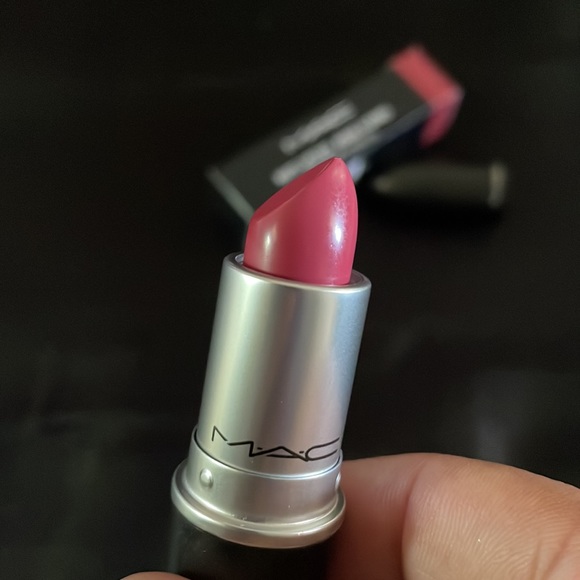 MAC Matte lipstick - get the hint? - Picture 2 of 7